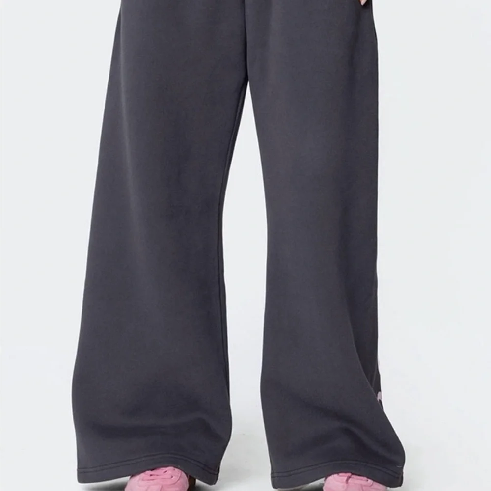 Edikted Bonney Bow Black Sweatpants Pink Bow Detail - Picture 4 of 10